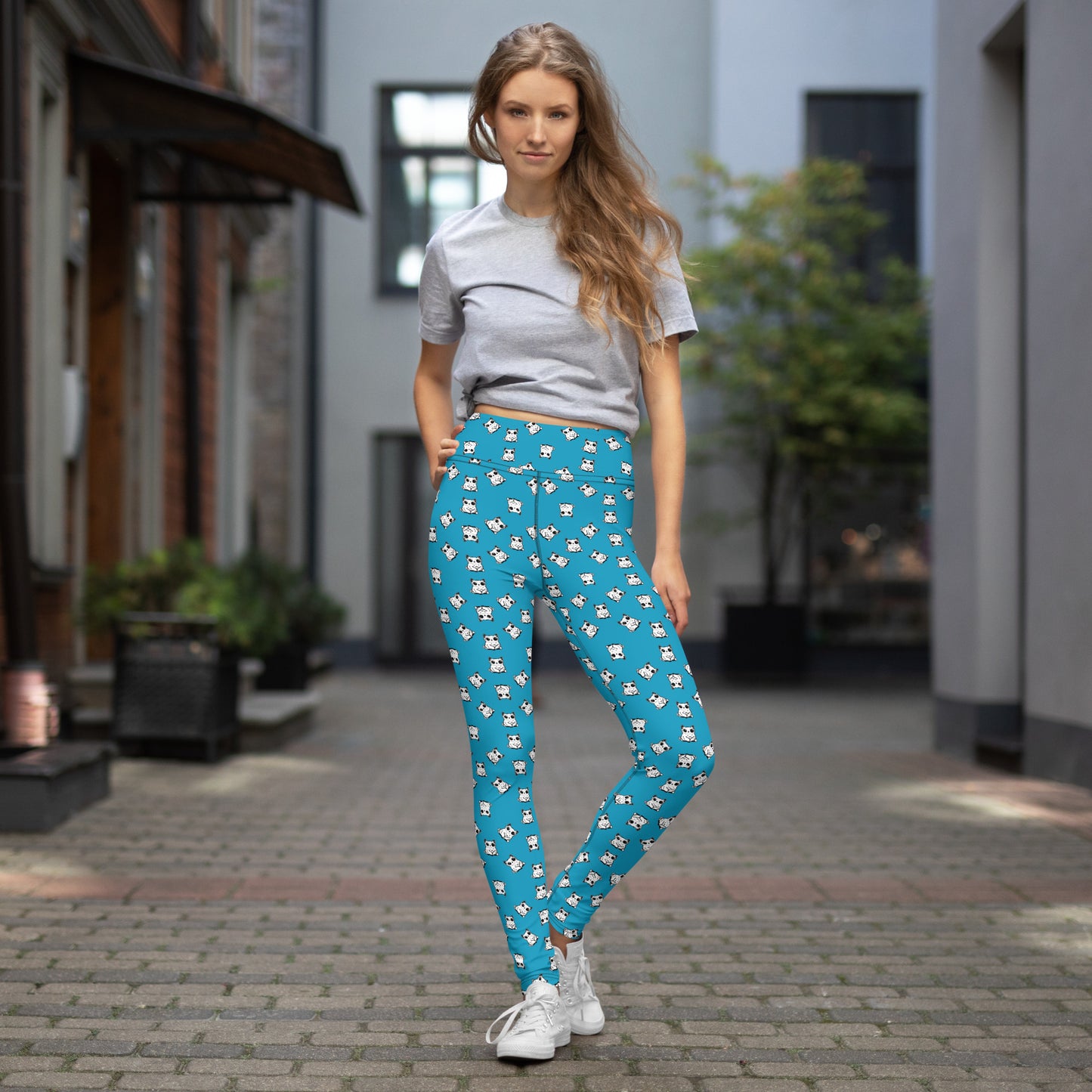 All-over-print leggings featuring adorable baby owlbears, crafted from a blend of 82% polyester and 18% spandex. Designed with four-way stretch fabric for flexible movement, raised waistband for a secure fit, and precision-cut and hand-sewn details. Perfect for lounging or active wear, these whimsical leggings combine playful style with comfort.